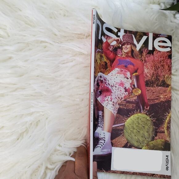 InStyle Magazine - Kate Hudson - March 2021 - Picture 2 of 3